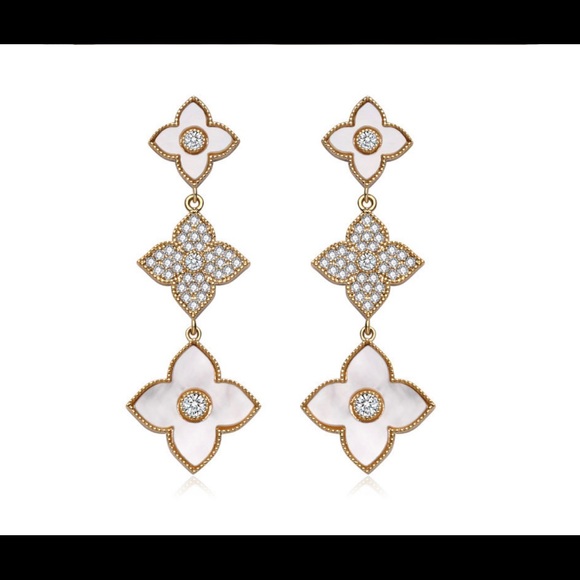 Jewelry - Stunning Crystal Pendant Flower Earrings